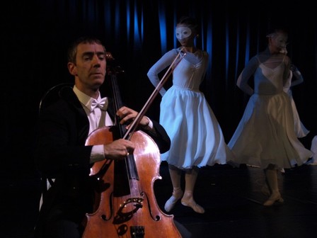 Graham Waterhouse und Ballett: Flohlied, 2010, Foto: 12. Gilchinger Kunstwoche Graham Waterhouse und Ballett